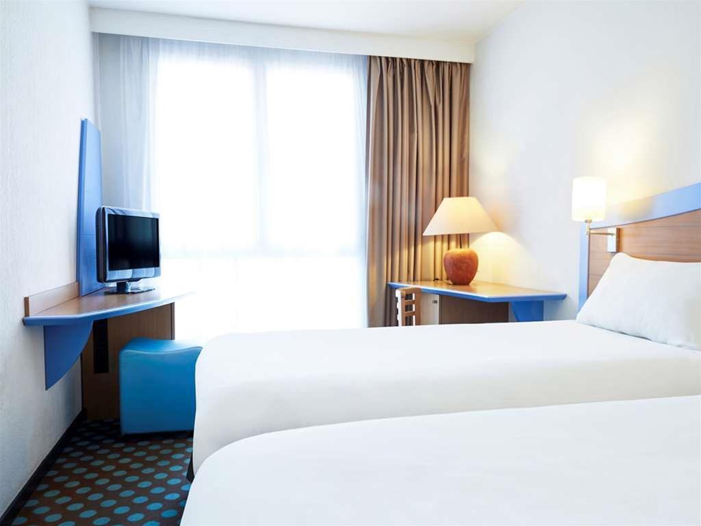 Ibis Styles Toulon Centre Port Hotel Bagian luar foto